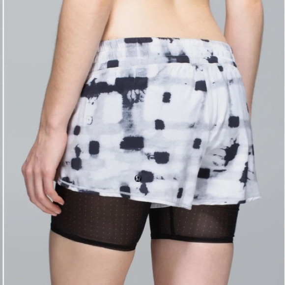 Lululemon hot to street short ghost weave white layered mesh 28722 - Picture 2 of 13